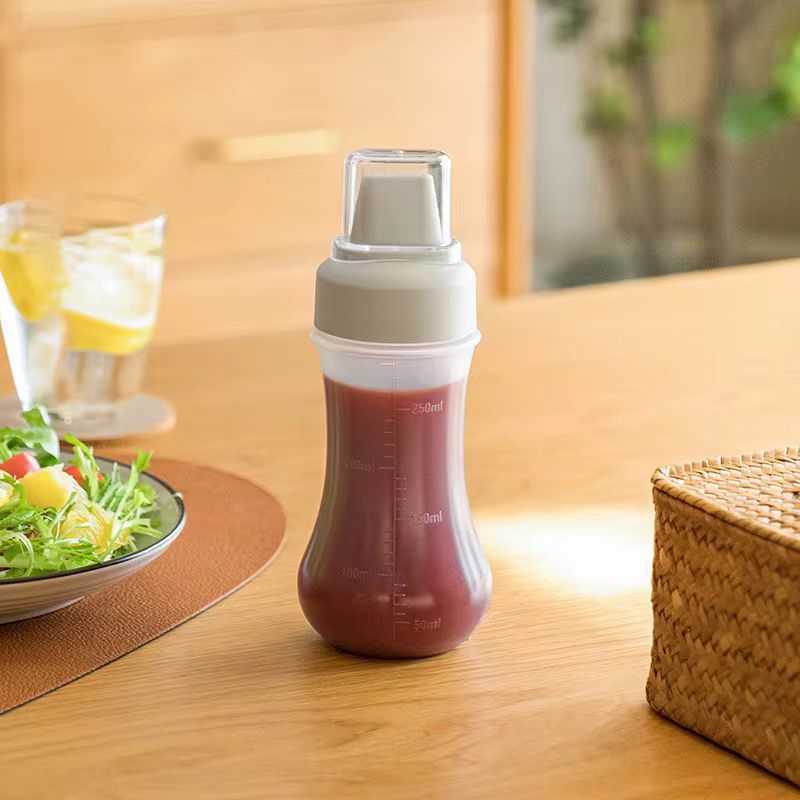 Sauce bottle squeeze